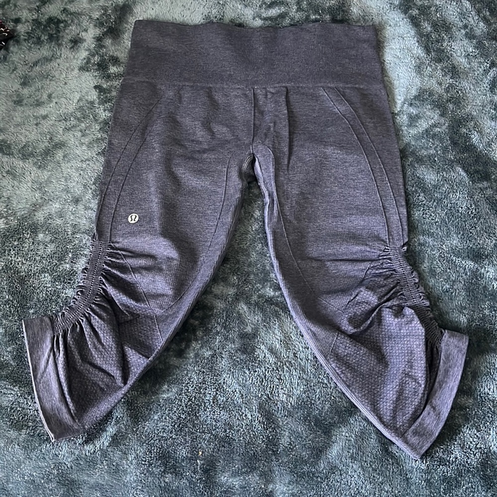 🍋 Like new Lululemon crops